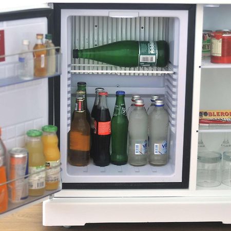 Nh Collection Plaza Santiago Exterior foto A mini-bar