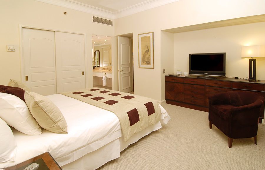 Nh Collection Plaza Santiago Quarto foto A bedroom at the hotel