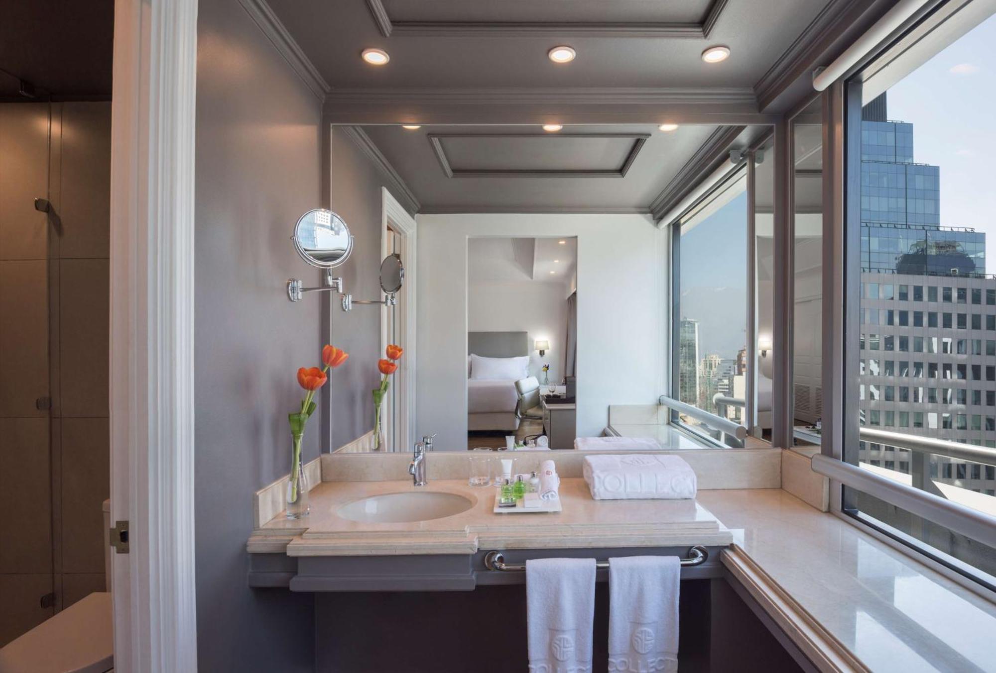 Nh Collection Plaza Santiago Exterior foto Bathroom