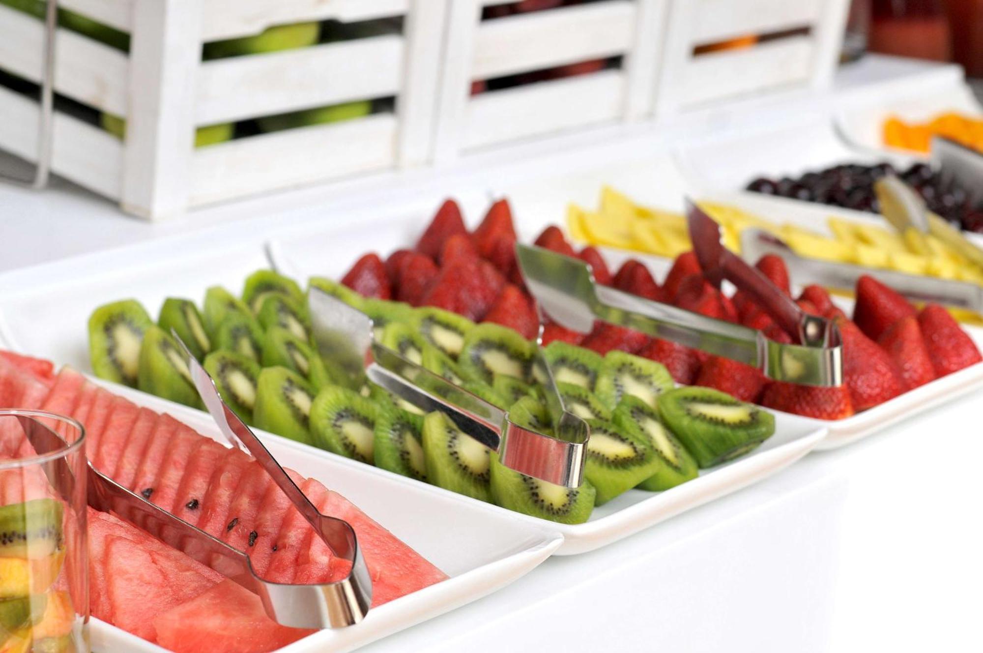 Nh Collection Plaza Santiago Exterior foto Fruit salad