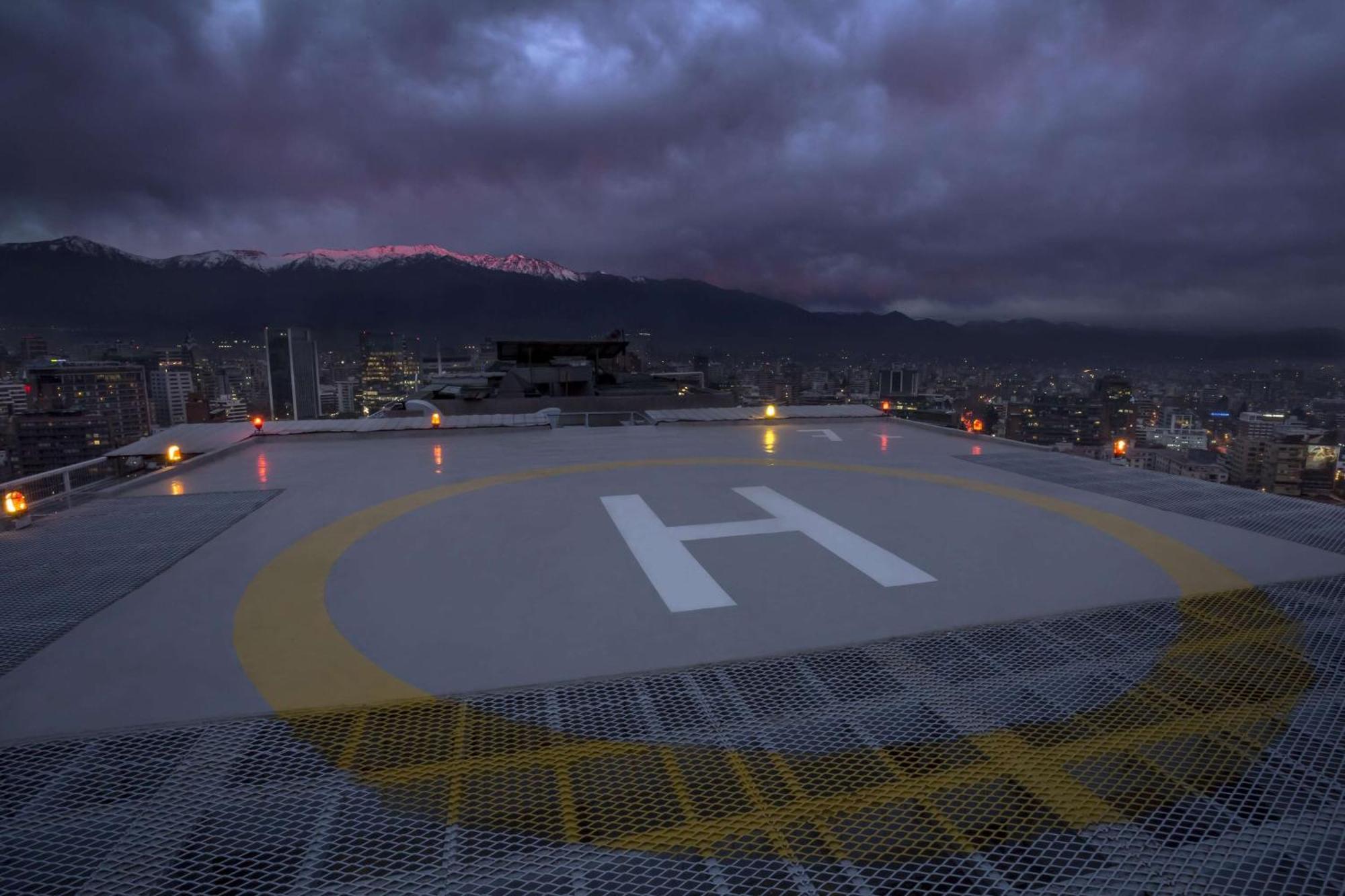 Nh Collection Plaza Santiago Exterior foto Helipad at the University Hospital of Geneva