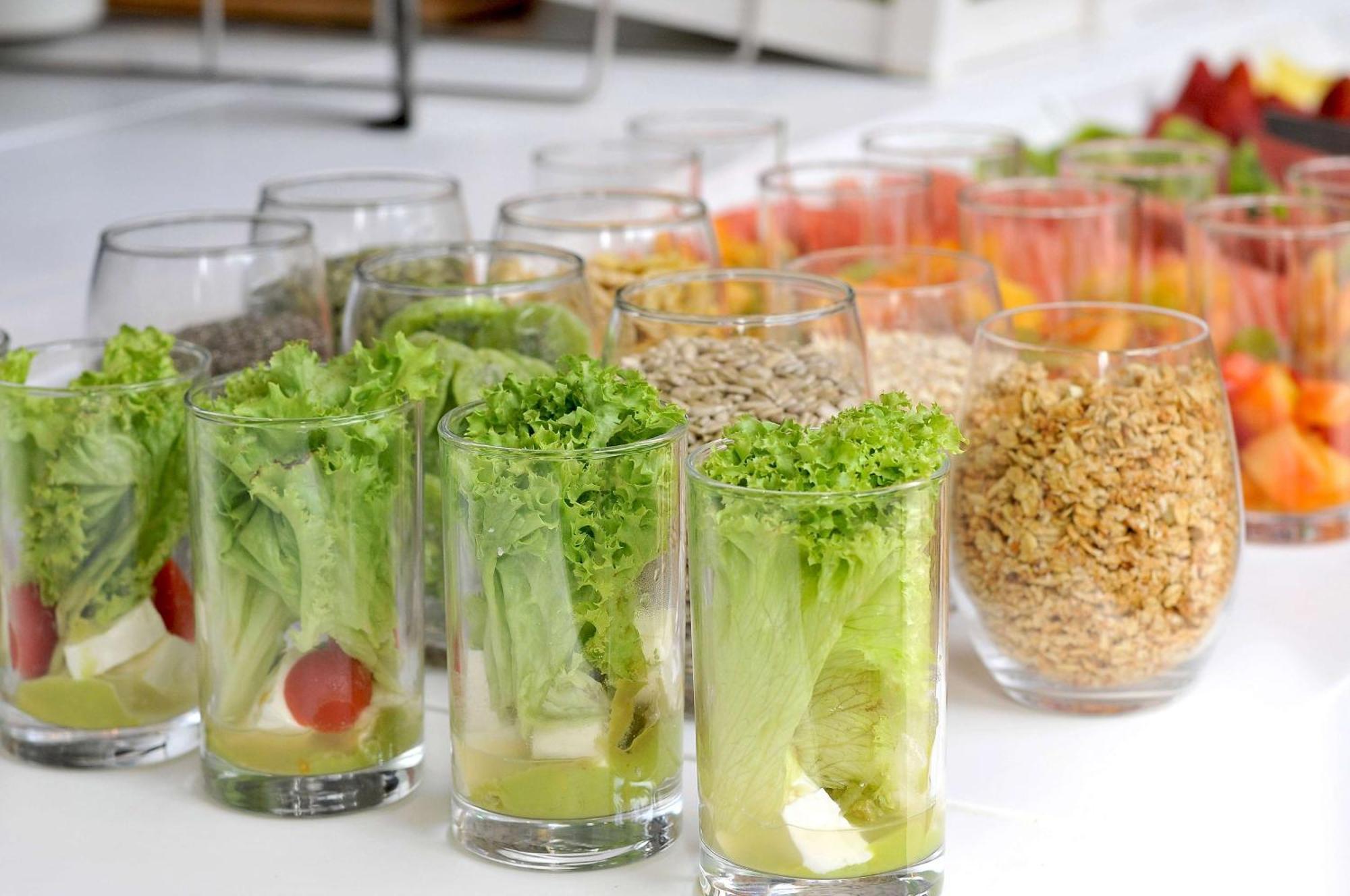 Nh Collection Plaza Santiago Exterior foto A salad buffet
