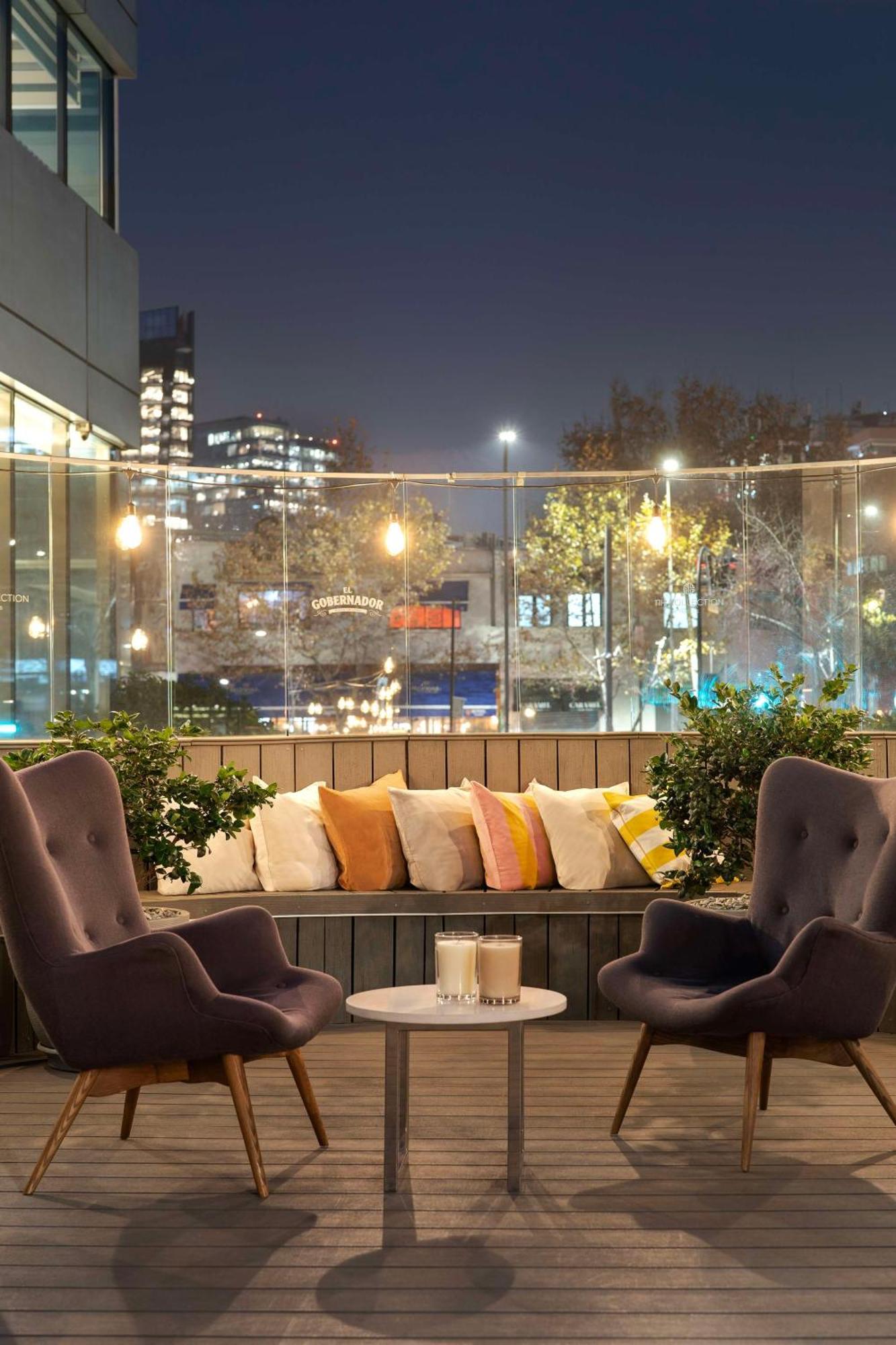 Nh Collection Plaza Santiago Exterior foto The balcony of a penthouse apartment