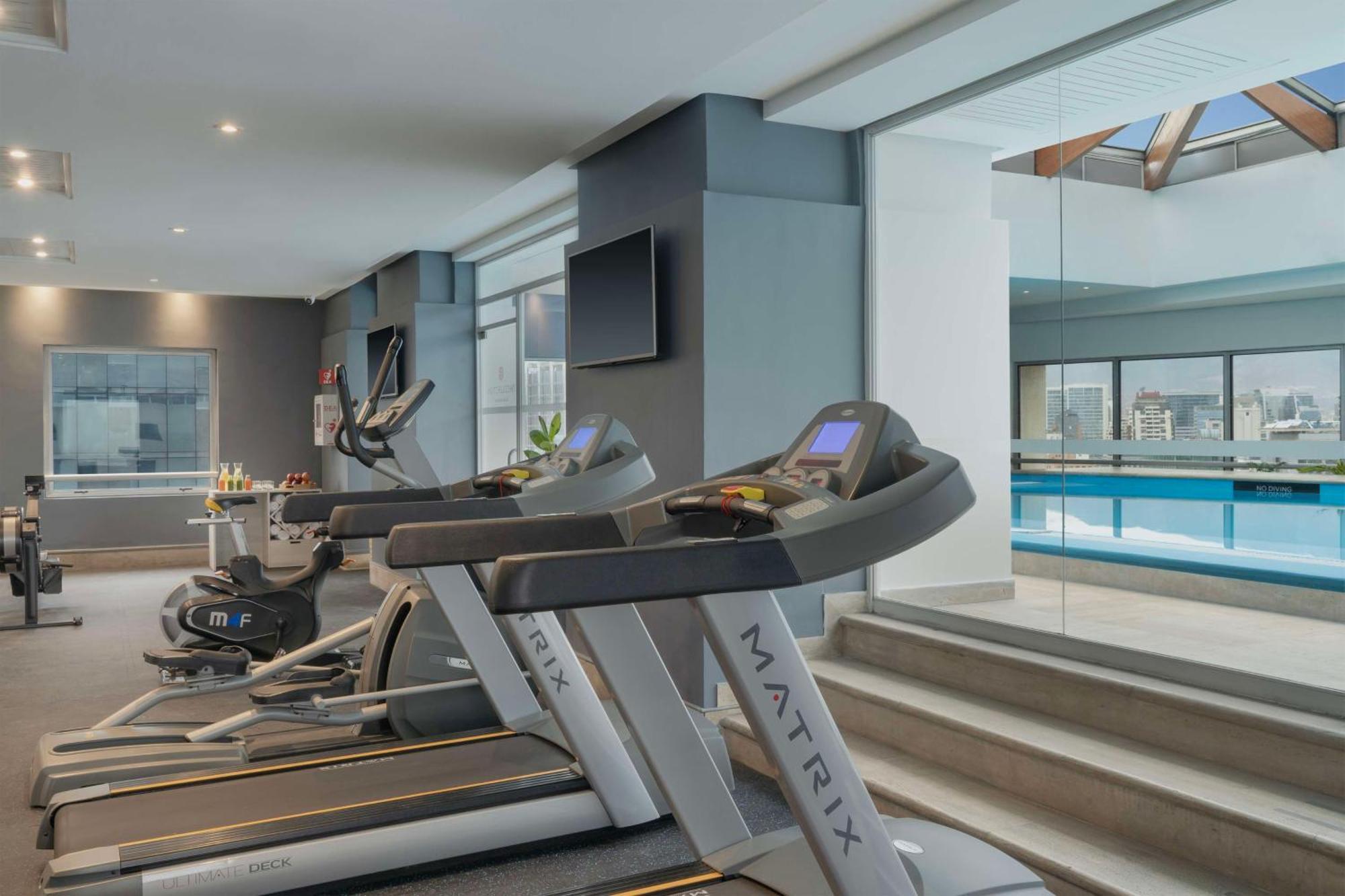 Nh Collection Plaza Santiago Exterior foto The gym at the hotel