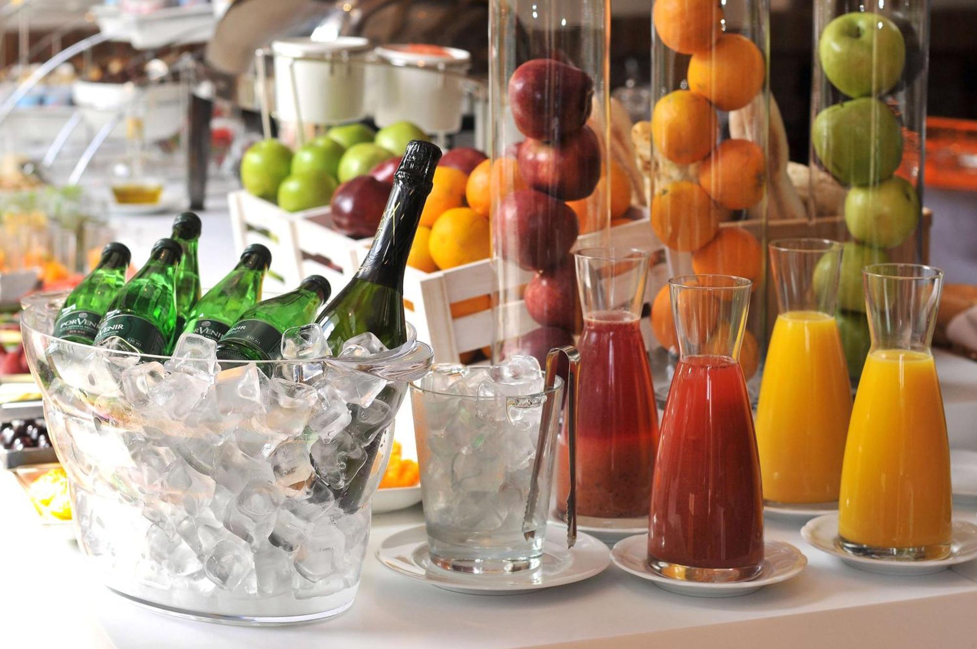Nh Collection Plaza Santiago Exterior foto Fruit juice