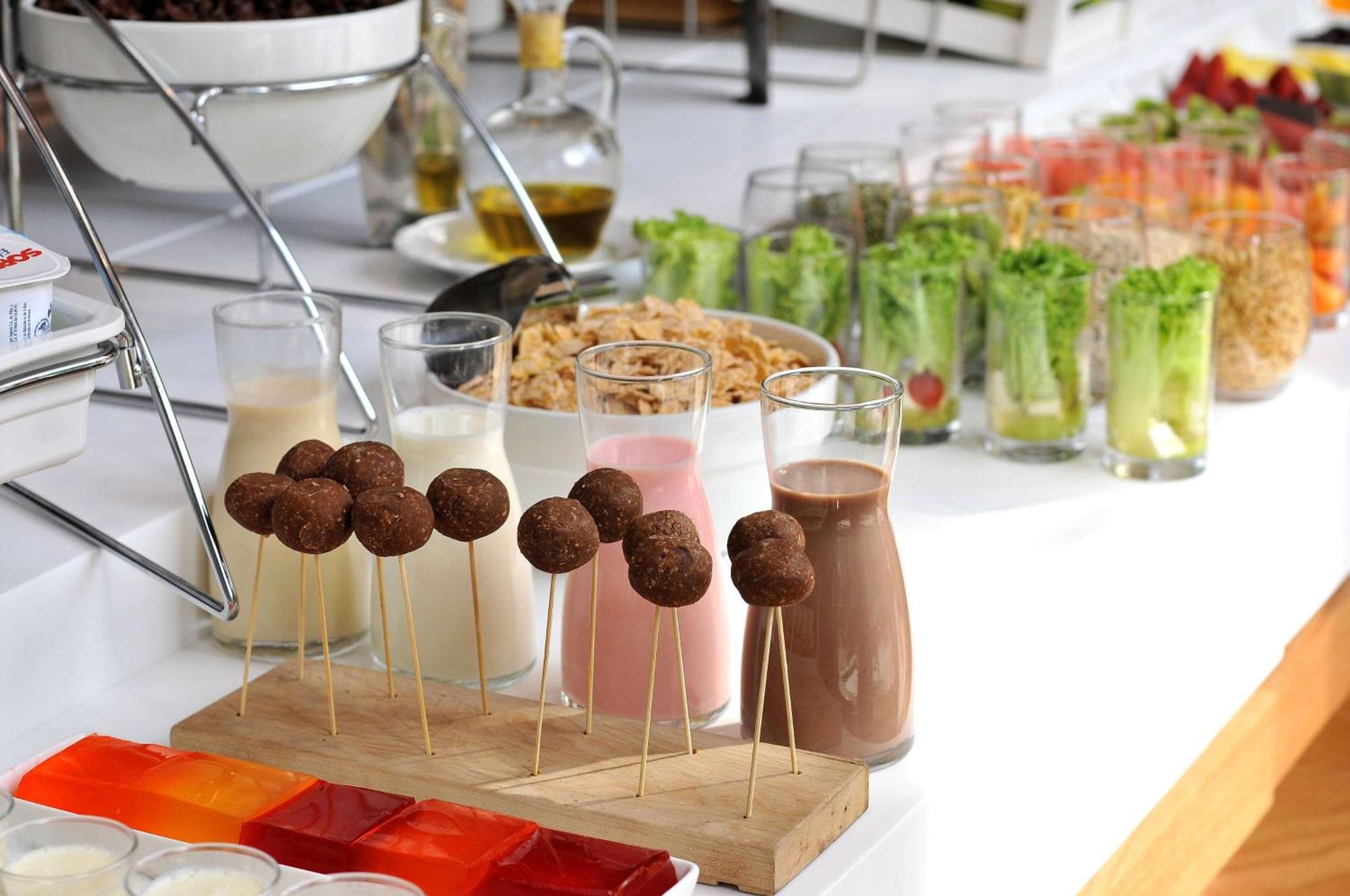 Nh Collection Plaza Santiago Exterior foto A selection of smoothies
