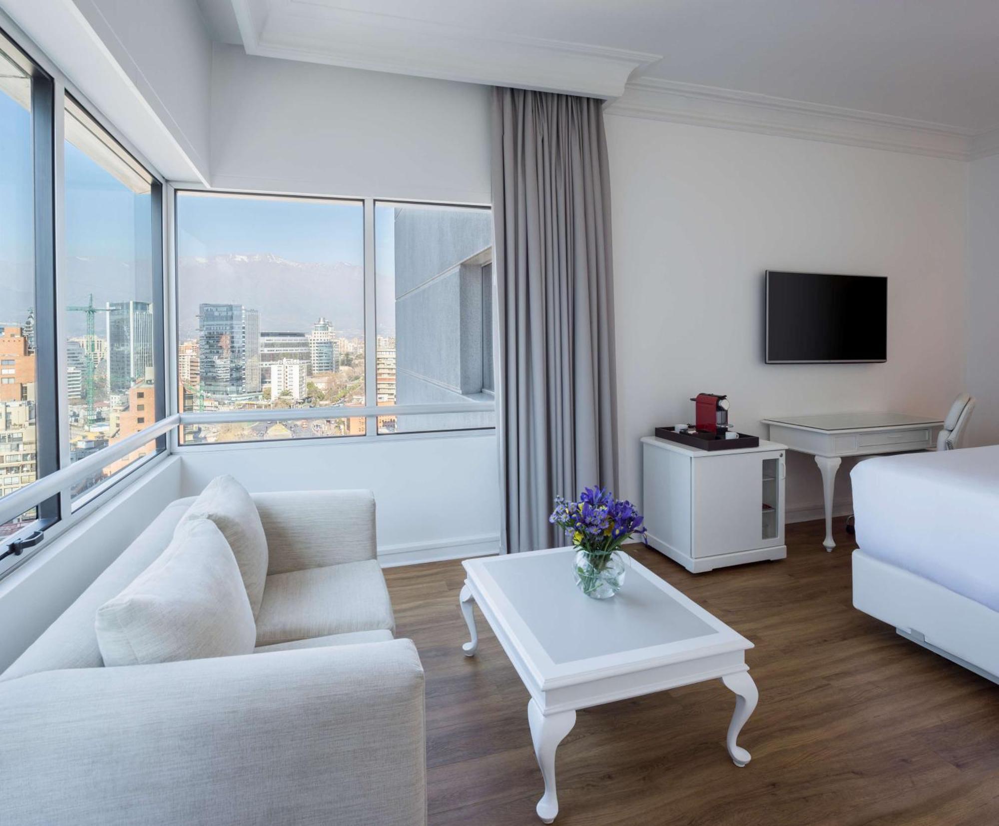 Nh Collection Plaza Santiago Exterior foto Deluxe room