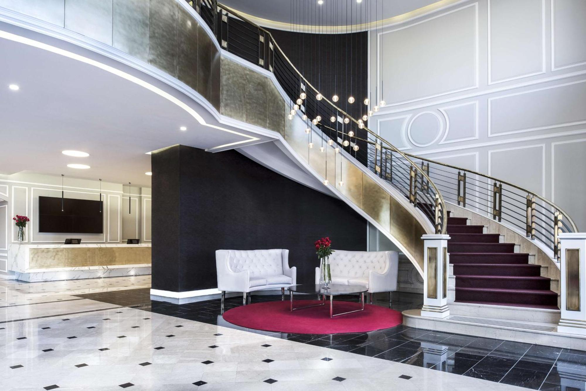 Nh Collection Plaza Santiago Exterior foto The lobby of the hotel