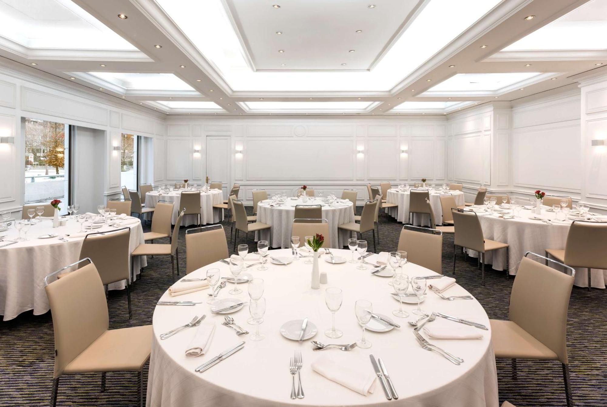 Nh Collection Plaza Santiago Exterior foto The ballroom at The Ivy