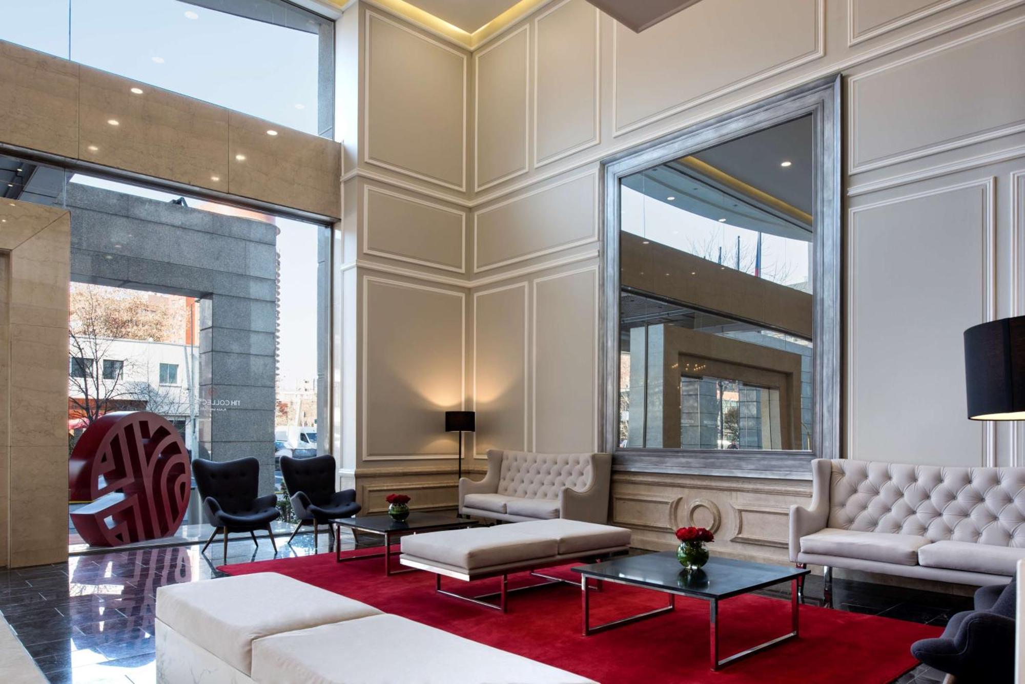 Nh Collection Plaza Santiago Exterior foto Lobby