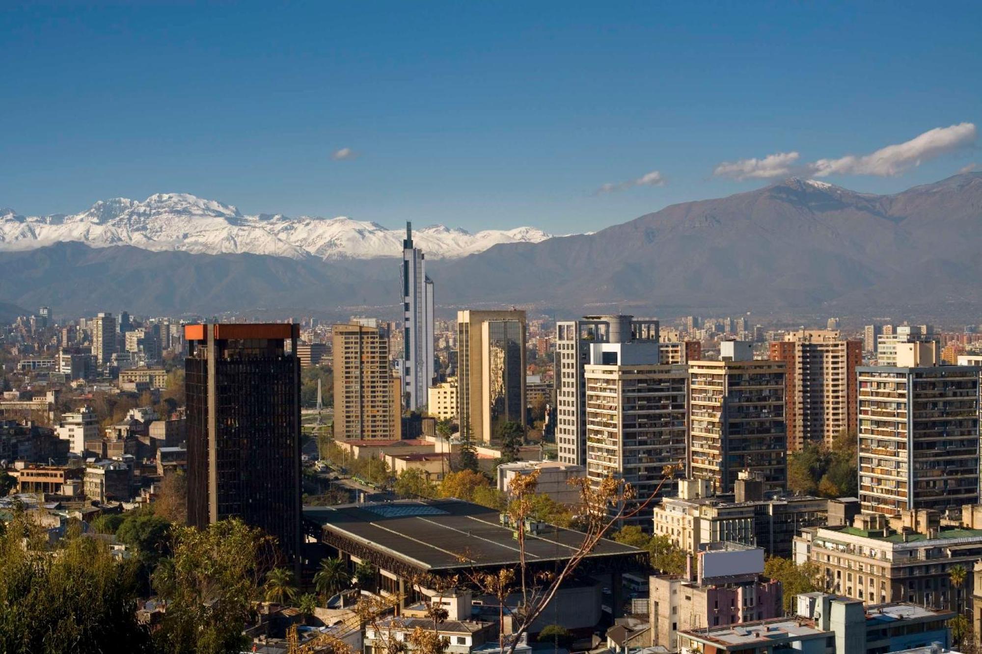 Nh Collection Plaza Santiago Exterior foto Santiago skyline