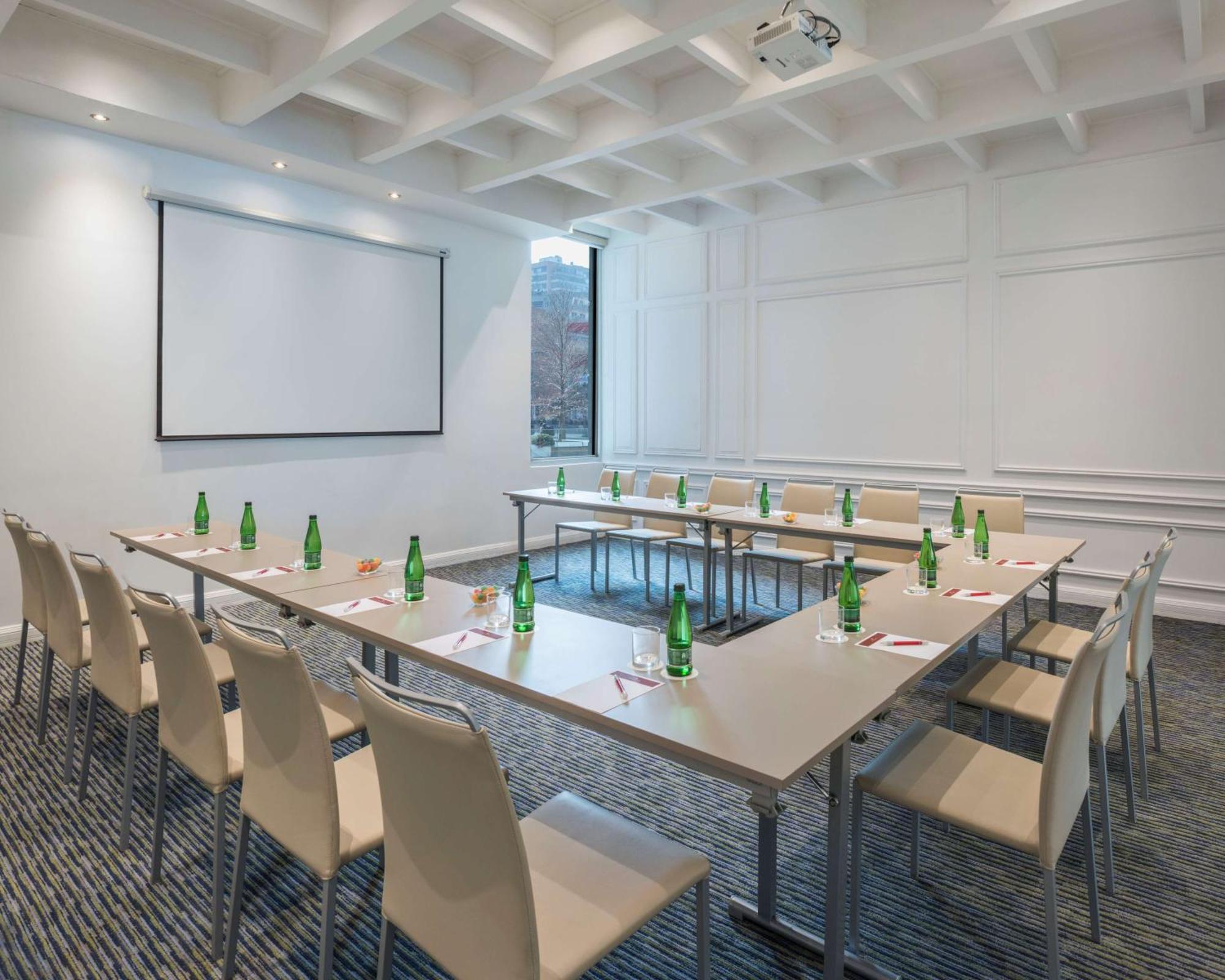 Nh Collection Plaza Santiago Exterior foto Meeting room
